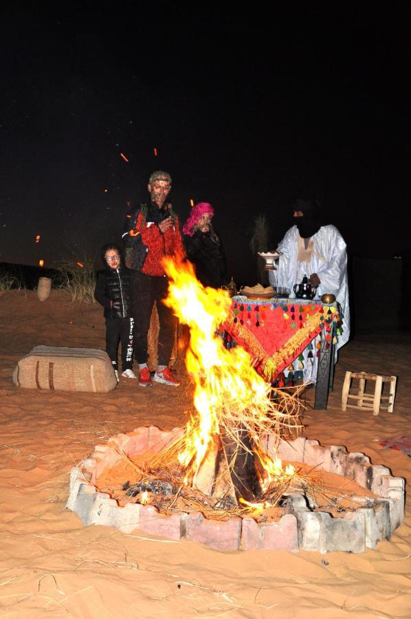 Готель Tuareg Luxury Camp Мерзуга Екстер'єр фото